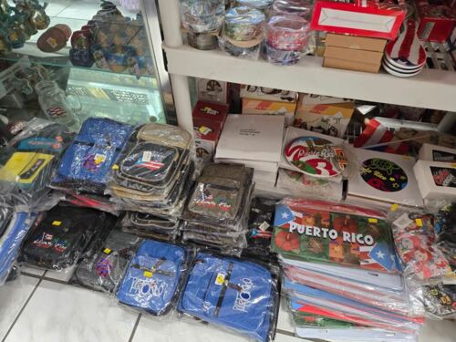                                                                                             • Joyería
• Oro (compra y venta)
• Stainless Steel (venta)
• Fantasía
• Relojes (baterías y pasadores)
• Accesorios
• Gafas
• Perfumes
• Variedad de Souvenirs de PR
                                                                                    