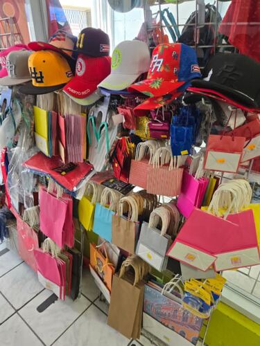                                                                                             • Joyería
• Oro (compra y venta)
• Stainless Steel (venta)
• Fantasía
• Relojes (baterías y pasadores)
• Accesorios
• Gafas
• Perfumes
• Variedad de Souvenirs de PR
                                                                                    