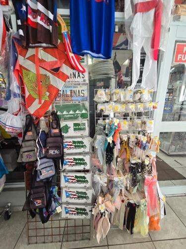                                                                                             • Joyería
• Oro (compra y venta)
• Stainless Steel (venta)
• Fantasía
• Relojes (baterías y pasadores)
• Accesorios
• Gafas
• Perfumes
• Variedad de Souvenirs de PR
                                                                                    