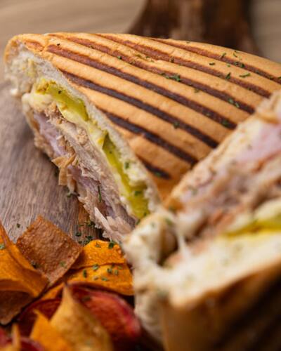                                                                                             • Restaurante de Brunch
• Desayunos
• Café 
• Croissants
• Pancakes
• Waffles
• Sándwiches 
• Bebidas
• Batidas
                                                                                    