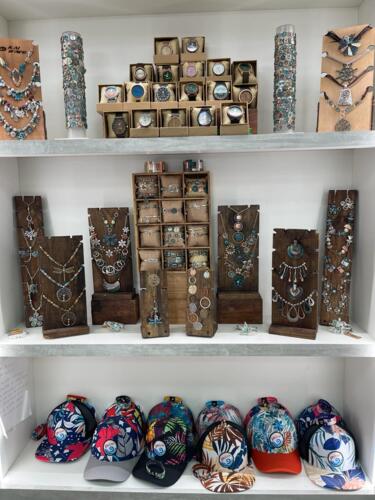 • Farmacia
• Medicamentos
• Regalos
• Perfumería
• Maquillaje
• Envolturas de regalo
• Efectos escolares
• Venta Loto
• Productos Naturales• Farmacia
• Medicamentos
• Regalos
• Perfumería
• Maquillaje
• Envolturas de regalo
• Efectos escolares
• Venta Loto
• Productos Naturales