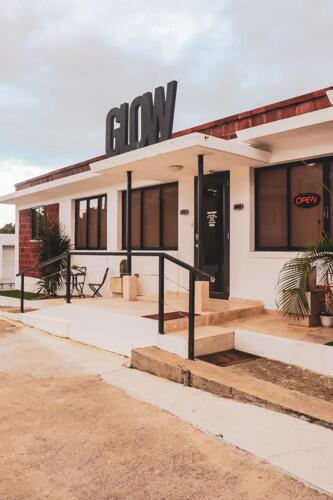                                                                                             Tratamientos Estéticos Faciales:
•  Acné
•  Manchas
•  Reafirmantes
•  Microdermabrasion
•  Microneedling
•  Dermaplaning
•  Lifting facial sin cirugía
•  Tratamientos Corporales:
•  Reductivos
•  Radiofrecuencia
•  Cavitación
•  Endermoterapia
•  Lipolaser
•  Drenaje linfático
•  Tratamientos postquirúrgicos
•  Body contour
•  Madero terapia
•  Ondas Rusas
•  Hifu
•  Depilación permanente
•  Extensiones de pestañas
•  Microblading
•  Rizado de pestañas
•  Tratamientos Médico estético:
•  Bótox
•  Fillers
•  PRP para caída de cabello
•  PRP facial
•  Aqua gold
•  Kybella (eliminación de papada)
•  Skinpen
•  Sauna
•  Jacuzzi
•  Gimnasio
•  Regadera Vichy
                                                                                    