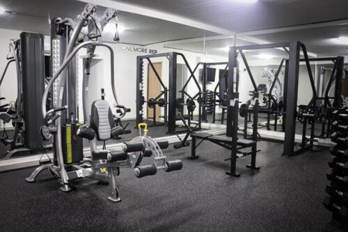                                                                                             Tratamientos Estéticos Faciales:
•  Acné
•  Manchas
•  Reafirmantes
•  Microdermabrasion
•  Microneedling
•  Dermaplaning
•  Lifting facial sin cirugía
•  Tratamientos Corporales:
•  Reductivos
•  Radiofrecuencia
•  Cavitación
•  Endermoterapia
•  Lipolaser
•  Drenaje linfático
•  Tratamientos postquirúrgicos
•  Body contour
•  Madero terapia
•  Ondas Rusas
•  Hifu
•  Depilación permanente
•  Extensiones de pestañas
•  Microblading
•  Rizado de pestañas
•  Tratamientos Médico estético:
•  Bótox
•  Fillers
•  PRP para caída de cabello
•  PRP facial
•  Aqua gold
•  Kybella (eliminación de papada)
•  Skinpen
•  Sauna
•  Jacuzzi
•  Gimnasio
•  Regadera Vichy
                                                                                    