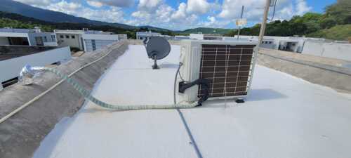 Instalación de Aire Acondicionado
• Instalación de consolas de aire acondicionado para espacios comerciales y residenciales.
• Configuración y optimización para máximo rendimiento y eficiencia energética.
Mantenimiento y Servicio Técnico
• Mantenimiento preventivo para prolongar la vida útil del equipo.
• Reparación y ajuste de sistemas de aire acondicionado.
• Diagnóstico y solución de fallas para un funcionamiento óptimo.