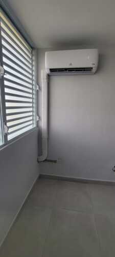 Instalación de Aire Acondicionado
• Instalación de consolas de aire acondicionado para espacios comerciales y residenciales.
• Configuración y optimización para máximo rendimiento y eficiencia energética.
Mantenimiento y Servicio Técnico
• Mantenimiento preventivo para prolongar la vida útil del equipo.
• Reparación y ajuste de sistemas de aire acondicionado.
• Diagnóstico y solución de fallas para un funcionamiento óptimo.