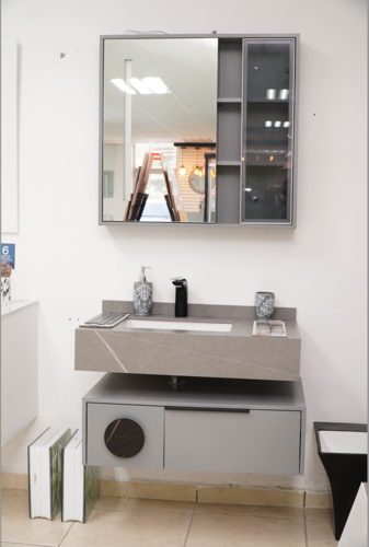 • Materiales de Construcción
• Ferretería en General
• Materiales de plomería y electricidad
• Ventas y alquiler de herramientas
• Baños y accesorios
• Lozas y Azulejos
• Venta de gabinetes de cocina a la medida
• Entrega de materiales