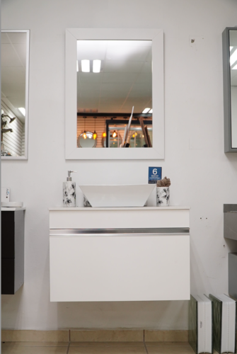 • Materiales de Construcción
• Ferretería en General
• Materiales de plomería y electricidad
• Ventas y alquiler de herramientas
• Baños y accesorios
• Lozas y Azulejos
• Venta de gabinetes de cocina a la medida
• Entrega de materiales