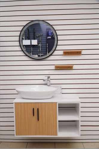 • Materiales de Construcción
• Ferretería en General
• Materiales de plomería y electricidad
• Ventas y alquiler de herramientas
• Baños y accesorios
• Lozas y Azulejos
• Venta de gabinetes de cocina a la medida
• Entrega de materiales