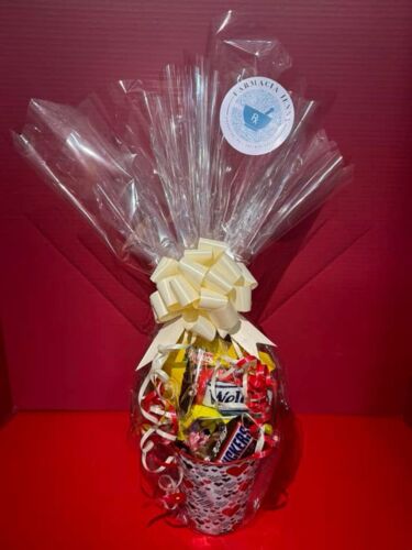                                                                                             • Amplio surtido de efectos escolares
 • Perfumes
 • Joyería
 • Área de regalo, tarjetas y envolturas
 • Mini colmado
 • Envío y recibo de Fax
 • Fotocopia blanco & negro y a color
•  Recibo de recetas electronicas
•  Suplidos médicos a pacientes de Medicare
•  Lotería electrónica
•  Área de regalo, tarjetas, envolturas, globos y helio
                                                                                    