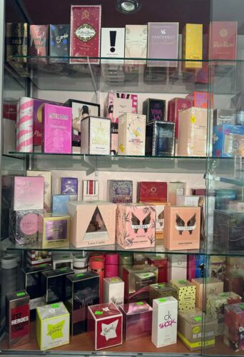                                                                                             • Amplio surtido de efectos escolares
 • Perfumes
 • Joyería
 • Área de regalo, tarjetas y envolturas
 • Mini colmado
 • Envío y recibo de Fax
 • Fotocopia blanco & negro y a color
•  Recibo de recetas electronicas
•  Suplidos médicos a pacientes de Medicare
•  Lotería electrónica
•  Área de regalo, tarjetas, envolturas, globos y helio
                                                                                    