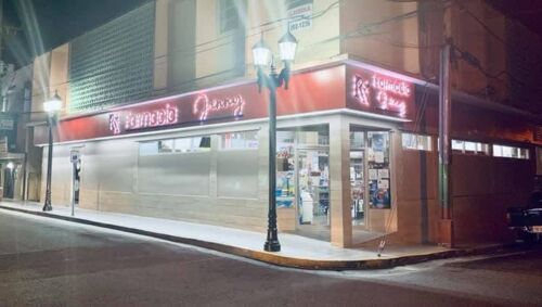                                                                                             • Amplio surtido de efectos escolares
 • Perfumes
 • Joyería
 • Área de regalo, tarjetas y envolturas
 • Mini colmado
 • Envío y recibo de Fax
 • Fotocopia blanco & negro y a color
•  Recibo de recetas electronicas
•  Suplidos médicos a pacientes de Medicare
•  Lotería electrónica
•  Área de regalo, tarjetas, envolturas, globos y helio
                                                                                    