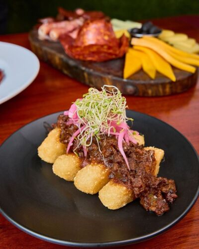                                                                                             -Carnes a la parrilla
-Mariscos frescos
-Comida criolla
-Aperitivos variados
-Postres
-Cava de vinos
-Cervezas artesanales
-Mojitos y cócteles

  ¡Y mucho más!
                                                                                    