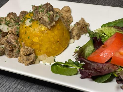                                                                                             • Especialidad en almuerzos
• Mofongos rellenos
• Mariscos frescos
• Pastas
• Tragos, sangrías, mojitos y más
• Postres
• Salón para actividades
                                                                                    