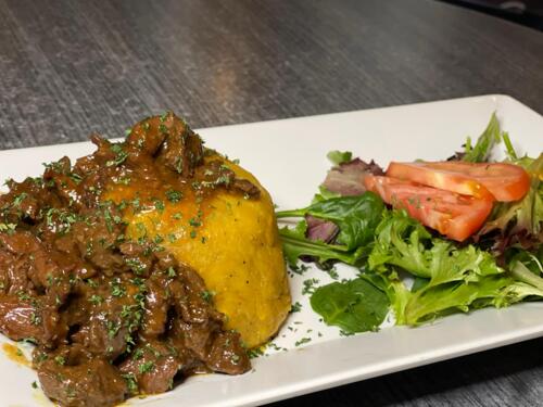                                                                                             • Especialidad en almuerzos
• Mofongos rellenos
• Mariscos frescos
• Pastas
• Tragos, sangrías, mojitos y más
• Postres
• Salón para actividades
                                                                                    