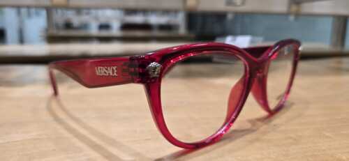                                                                                             •  Examen de la vista 
•  Lentes de Contacto
•  Espejuelos
•  Gafas de sol para receta
                                                                                    