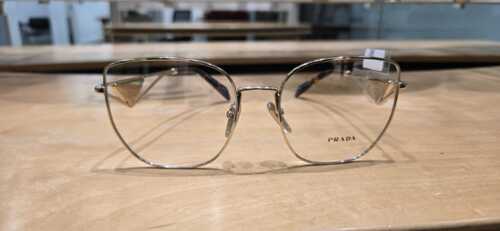                                                                                             •  Examen de la vista 
•  Lentes de Contacto
•  Espejuelos
•  Gafas de sol para receta
                                                                                    