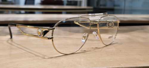                                                                                             •  Examen de la vista 
•  Lentes de Contacto
•  Espejuelos
•  Gafas de sol para receta
                                                                                    