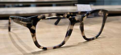                                                                                             •  Examen de la vista 
•  Lentes de Contacto
•  Espejuelos
•  Gafas de sol para receta
                                                                                    