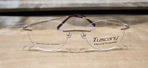                                                                                             •  Examen de la vista 
•  Lentes de Contacto
•  Espejuelos
•  Gafas de sol para receta
                                                                                    