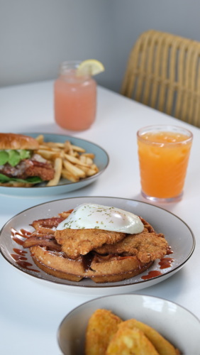                                                                                             •  brunch
•  desayuno
                                                                                    