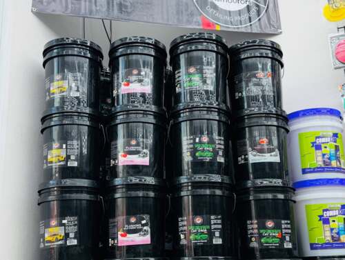 • Venta de accesorios de carro
• Instalación de equipo de música
• Venta de audio
• Luces LED
• Aros
• Productos de detailing
• Auto parts (focos, parrillas, baterías)