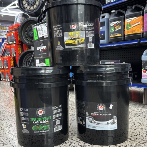 • Venta de accesorios de carro
• Instalación de equipo de música
• Venta de audio
• Luces LED
• Aros
• Productos de detailing
• Auto parts (focos, parrillas, baterías)