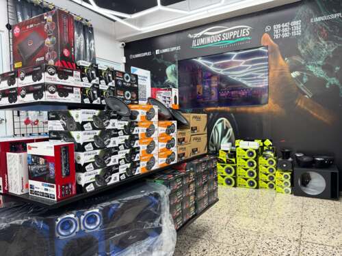 • Venta de accesorios de carro
• Instalación de equipo de música
• Venta de audio
• Luces LED
• Aros
• Productos de detailing
• Auto parts (focos, parrillas, baterías)
