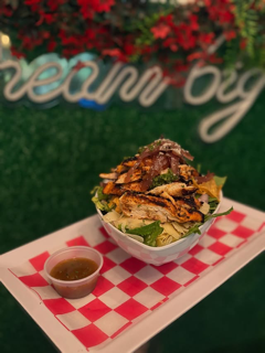                                                                                             • Pizzas artesanales
•  Pastas y platos italianos
•  Mariscos frescos
• Carnes a la parrilla
• Postres y bebidas
                                                                                    