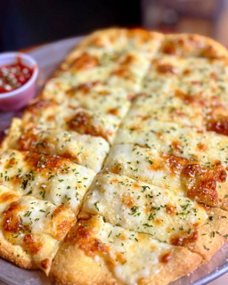                                                                                             • Pizzas artesanales
•  Pastas y platos italianos
•  Mariscos frescos
• Carnes a la parrilla
• Postres y bebidas
                                                                                    