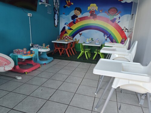                                                                                             • Atención a menores con dificultades del habla, autismo y necesidades especiales.
• Integración de terapia ocupacional para potenciar habilidades motoras y sociales.
• Alimentación completa: desayuno, almuerzo y meriendas.
• Matrícula disponible todo el año y aceptación del programa ACUDEN.
• Tarifas accesibles desde $25 por día.
                                                                                    