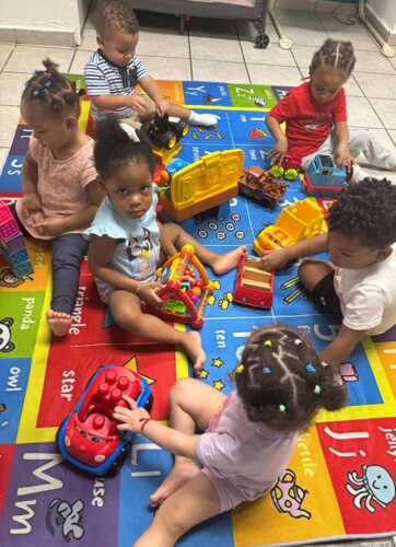                                                                                             • Atención a menores con dificultades del habla, autismo y necesidades especiales.
• Integración de terapia ocupacional para potenciar habilidades motoras y sociales.
• Alimentación completa: desayuno, almuerzo y meriendas.
• Matrícula disponible todo el año y aceptación del programa ACUDEN.
• Tarifas accesibles desde $25 por día.
                                                                                    