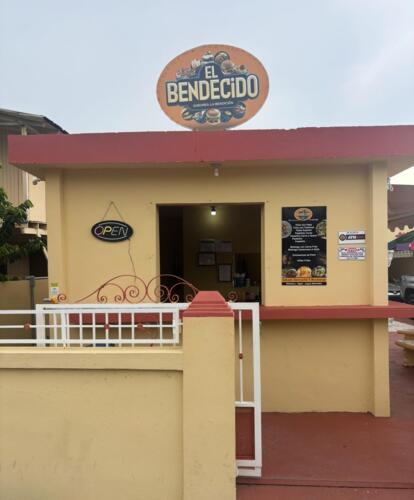                                                                                             Disfruta nuestros platos estrella, entre muchos otros:

• Mofongo con camarones
• Carne frita
• Pollo con papas fritas
• Tostones con camarones
• Refrescos
• Salsas caseras: chimichurri y mayoketchup

¡Visítanos!
                                                                                    