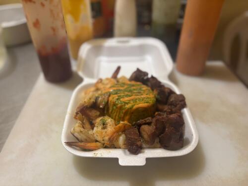                                                                                             Disfruta nuestros platos estrella, entre muchos otros:

• Mofongo con camarones
• Carne frita
• Pollo con papas fritas
• Tostones con camarones
• Refrescos
• Salsas caseras: chimichurri y mayoketchup

¡Visítanos!
                                                                                    