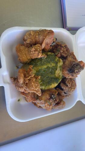                                                                                             Disfruta nuestros platos estrella, entre muchos otros:

• Mofongo con camarones
• Carne frita
• Pollo con papas fritas
• Tostones con camarones
• Refrescos
• Salsas caseras: chimichurri y mayoketchup

¡Visítanos!
                                                                                    