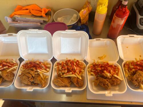                                                                                             Disfruta nuestros platos estrella, entre muchos otros:

• Mofongo con camarones
• Carne frita
• Pollo con papas fritas
• Tostones con camarones
• Refrescos
• Salsas caseras: chimichurri y mayoketchup

¡Visítanos!
                                                                                    