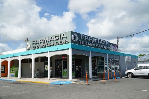 Encuentra todo lo que necesitas en un solo lugar.
Contamos con áreas de:
• Recetario
• Supermercado
• Efectos Escolares
• Joyería y perfumería
• Maquillajes y productos de belleza
• Cafetería
• Recarga celulares
• Accesorios
• Envoltura de regalos
• Lotería y fotocopias