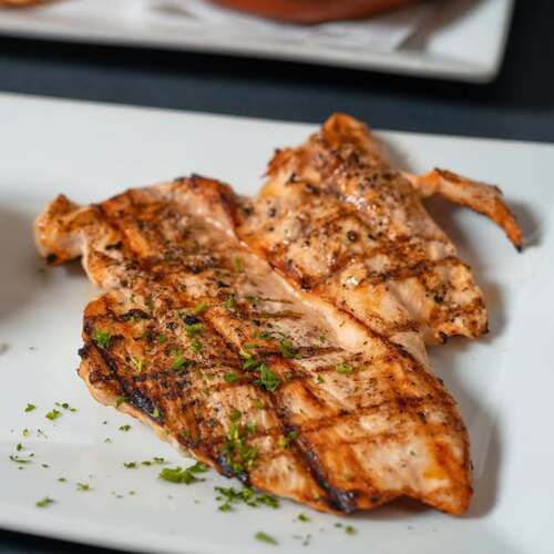                                                                                             Parrillada Argentina Tradicional
Variedad de Cortes Premium
Selección de Vinos
Postres Caseros
Música en Vivo
                                                                                    