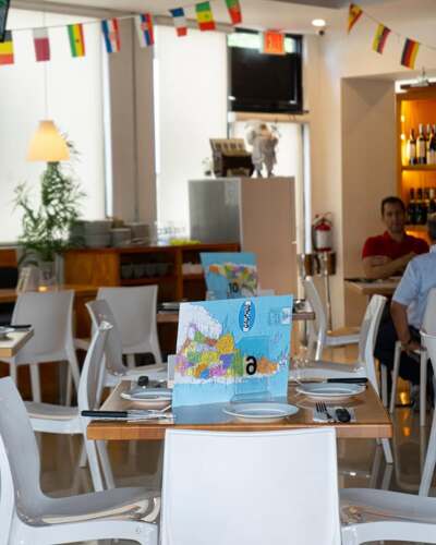                                                                                             Parrillada Argentina Tradicional
Variedad de Cortes Premium
Selección de Vinos
Postres Caseros
Música en Vivo
                                                                                    