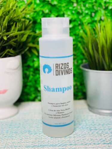                                                                                             • Corte especializado para cabello rizado
• Lavado y tratamiento hidratante profundo
• Detox capilar
• Tratamiento de proteínas y reconstrucción capilar
• Asesoría personalizada de rutina capilar
• Peinados protectores (twists, trenzas, estilos naturales)
• Línea de productos para cabello rizado
                                                                                    