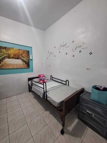 • Enfermería
• Médico generalista
• Médico psiquiatra
• Trabajo social
• Líder recreativo
• Cuidadora 24/7
• Servicios Coordinados:
• Terapia ocupacional
• Terapia física
• Laboratorio
• Farmacia
• Áreas Disponibles:
• Habitaciones privadas y semi-privadas
• Aire acondicionado
• Salón comedor
• Salón de actividades
• Televisión