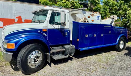 • Plataformas livianas y pesadas
• Arrastre de trailers de oficina
• Servicio día y noche a todo PR
• Grúas
• Grúas equipo pesado