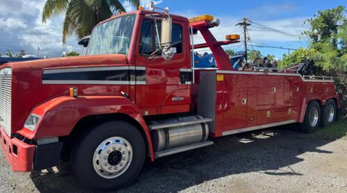 • Plataformas livianas y pesadas
• Arrastre de trailers de oficina
• Servicio día y noche a todo PR
• Grúas
• Grúas equipo pesado