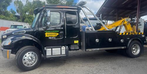 • Plataformas livianas y pesadas
• Arrastre de trailers de oficina
• Servicio día y noche a todo PR
• Grúas
• Grúas equipo pesado