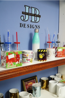                                                                                             • Camisetas personalizadas
• Tazas y vasos personalizados
• Gorras y llaveros personalizados
• Bordados
• Sublimación
• Impresió
                                                                                    