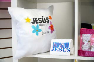                                                                                             • Camisetas personalizadas
• Tazas y vasos personalizados
• Gorras y llaveros personalizados
• Bordados
• Sublimación
• Impresió
                                                                                    