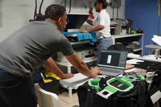                                                                                             • Camisetas personalizadas
• Tazas y vasos personalizados
• Gorras y llaveros personalizados
• Bordados
• Sublimación
• Impresió
                                                                                    