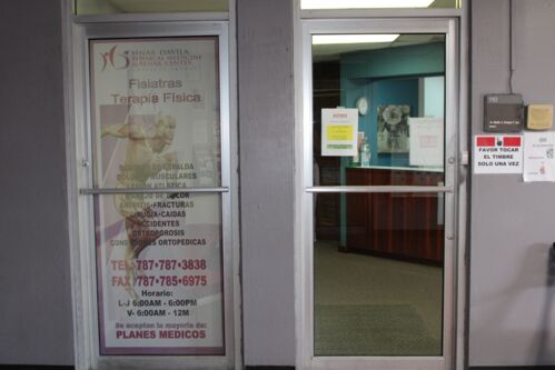                                                                                             • Evaluación médica
• Terapia física y rehabilitación para adultos
• Manejo del dolor agudo y crónico
• Rehabilitación funcional y neuromuscular
• Terapia láser para el manejo del dolor
• Masajes terapéuticos
• Ejercicios terapéuticos personalizados
• Rehabilitación postquirúrgica
• Rehabilitación por lesiones deportivas
• Tratamiento para dolores musculares y articulares
• Inyecciones y filtraciones locales (articulaciones y músculos)
                                                                                    