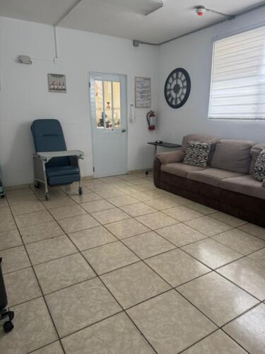                                                                                             • Habitaciones privadas y semi privadas
• Área de sala cómoda y segura
• Menú balanceado certificado por nutricionista
• Cuidador 24/7 para envejecientes
• Asistencia en actividades diarias
• Visitas médicas programadas
• Pruebas de laboratorio realizadas en el hogar
• Medicamentos reci
                                                                                    