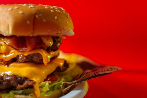 • Hamburgers
• Desayunos
• Almuerzos
• Comida Criolla
• Sandwiches