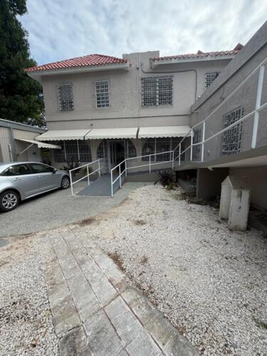                                                                                             🕒 Cuidado integral las 24 horas
🩺 Servicios Médicos Multidisciplinarios
Contamos con un equipo de profesionales comprometidos con la salud integral:

• Médico Generalista
• Dentista
• Oftalmología
• Podiatra
• Nutricionista
• Trabajo Social
• Líder Recreativo

Servicios especializados
Disponemos de:
• Hogar con servicios de enfermería
• Hogar con servicios de laboratorio
• Hogar con servicio de entrega de medicamentos
• Hogar con líder recreativo, promoviendo actividades que estimulan la mente y el cuerpo

🎉 Actividades y Bienestar
Actividades recreativas dentro y fuera del hogar.
• Salidas supervisadas.
• Visitas de la iglesia según la creencia religiosa del
                                                                                    